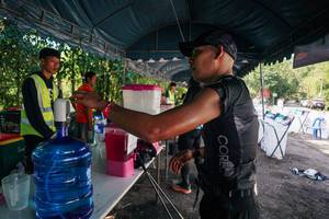 BIB: 
                            <button type="button" onclick="openModal(28153026)" class="btn btn-primary btn-sm float-right btn-popup" data-toggle="modal" data-target=".modal-high-quality">
                        <i class="fas fa-shopping-cart"></i> Add to Cart
                    </button>
                                            <button type="button" onclick="isThisMe(28153026, true)" class="btn btn-success btn-sm float-right btn-popup btn-isme hidden" data-toggle="tooltip" data-placement="bottom" title="นี่คือรูปของคุณใช่ไหม คลิกที่นี่เพื่อเอาเข้าอัลบั้ม">
                        <i class="fas fa-plus"></i> Add to album
                    </button>
                    <button type="button" onclick="isThisMe(28153026, false)" class="btn btn-warning btn-sm float-right btn-popup btn-isnotme hidden">
                        <i class="fas fa-ban"></i> Remove from album
                    </button>